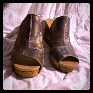 Dansko wedges handcrafted in Brazil real leather